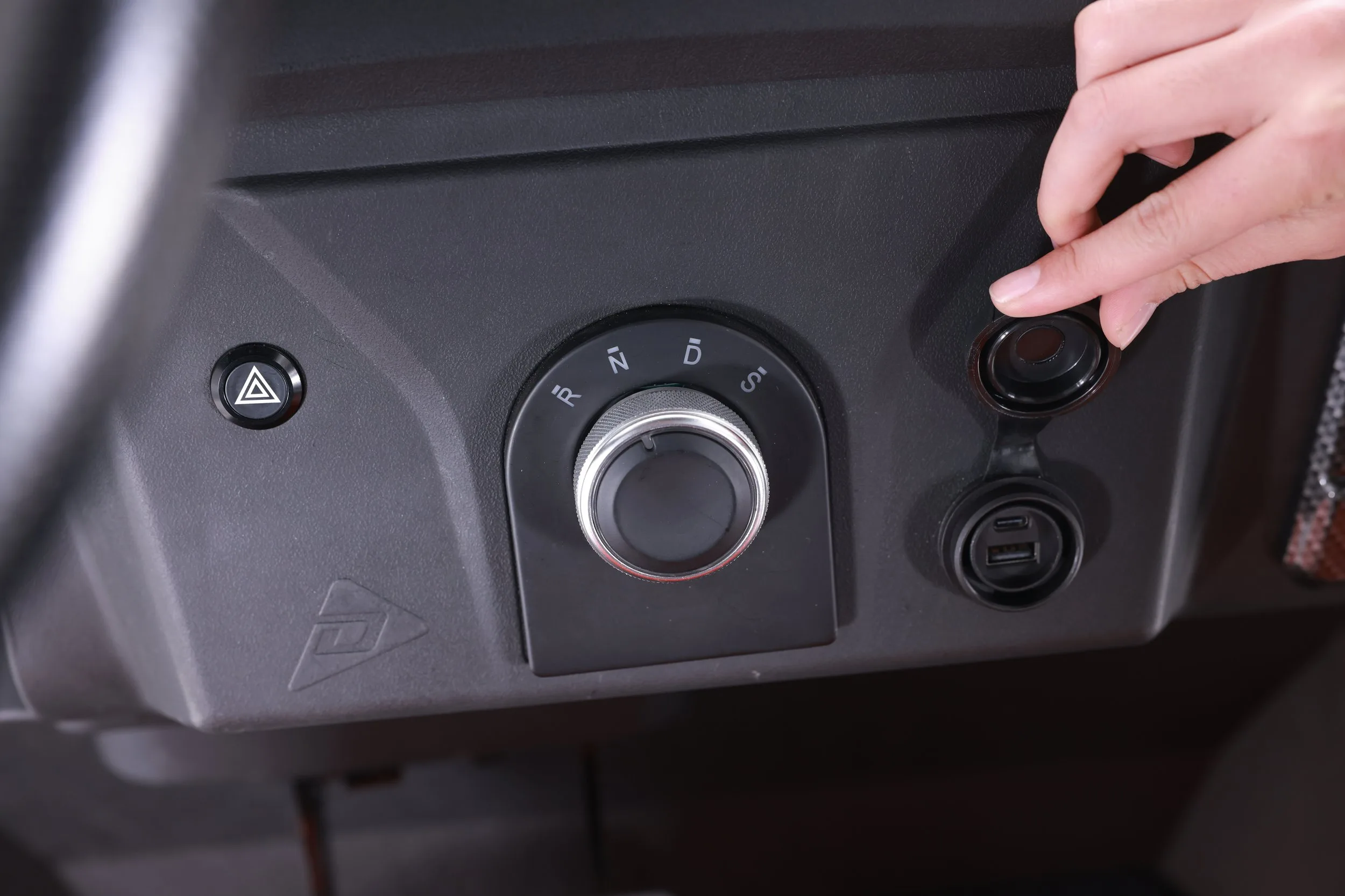 Detalle de asiento carro de golf eléctrico Denago EV Rover XL