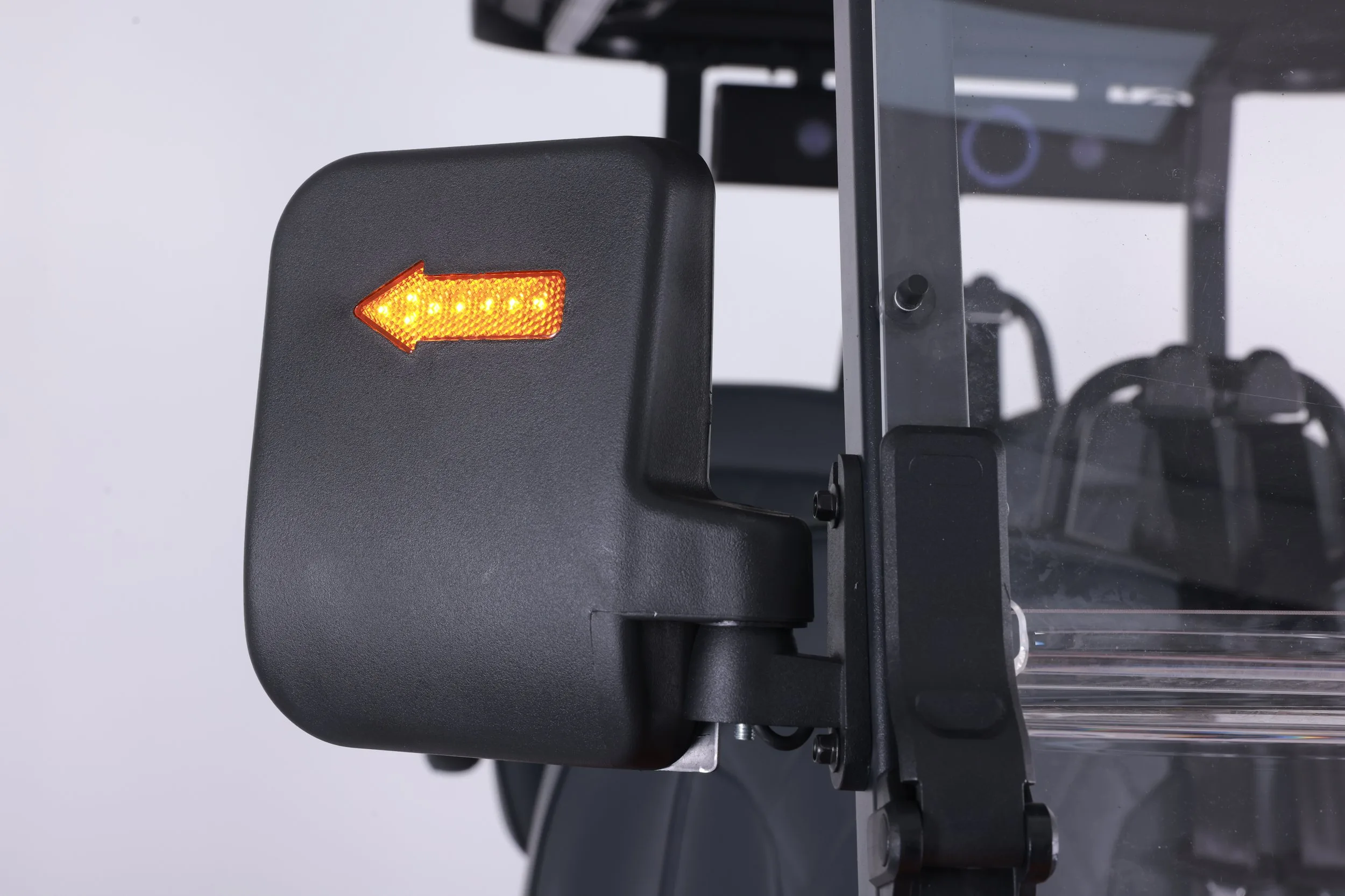 Detalle de volante carro de golf eléctrico Denago EV Rover XL